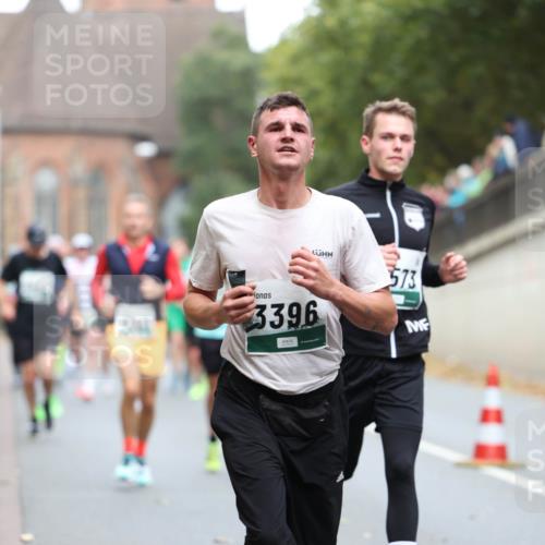 05.10.2025 - 20. swb-Marathon Bremen Michael Strokosch http://msf.ph/oto/9215147 05.10.2025 12:42:32 Laufen 3396, 573 meine-sportfotos.de