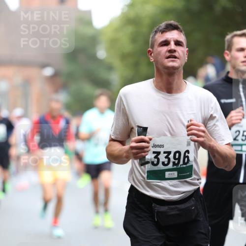 05.10.2025 - 20. swb-Marathon Bremen Michael Strokosch http://msf.ph/oto/9215149 05.10.2025 12:42:33 Laufen 3396, 25 meine-sportfotos.de