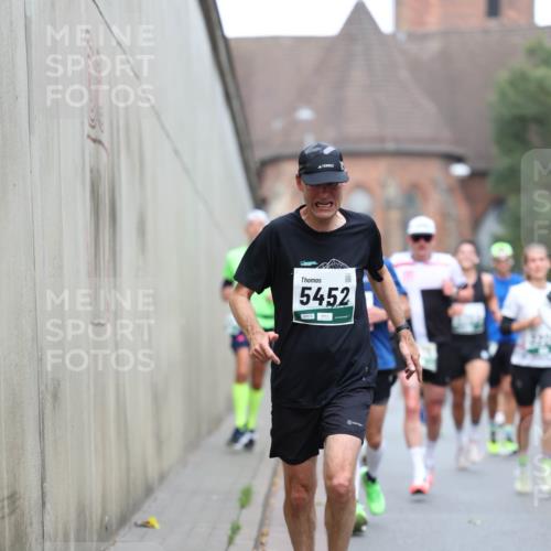 05.10.2025 - 20. swb-Marathon Bremen Michael Strokosch http://msf.ph/oto/9215154 05.10.2025 12:42:36 Laufen 5452, 09015 meine-sportfotos.de