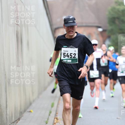 05.10.2025 - 20. swb-Marathon Bremen Michael Strokosch http://msf.ph/oto/9215156 05.10.2025 12:42:37 Laufen 5452 meine-sportfotos.de