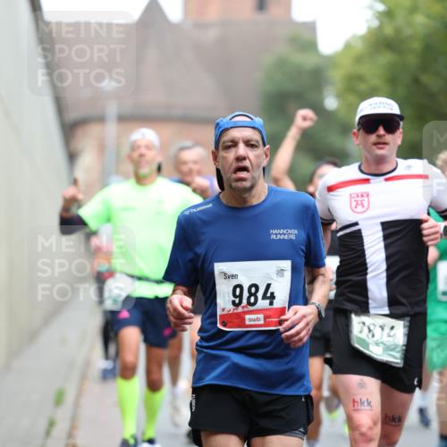05.10.2025 - 20. swb-Marathon Bremen Michael Strokosch http://msf.ph/oto/9215157 05.10.2025 12:42:39 Laufen 984, 7814 meine-sportfotos.de