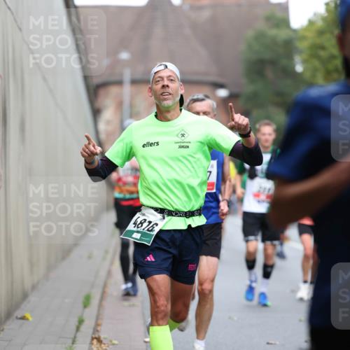 05.10.2025 - 20. swb-Marathon Bremen Michael Strokosch http://msf.ph/oto/9215159 05.10.2025 12:42:40 Laufen 4876, 7 meine-sportfotos.de