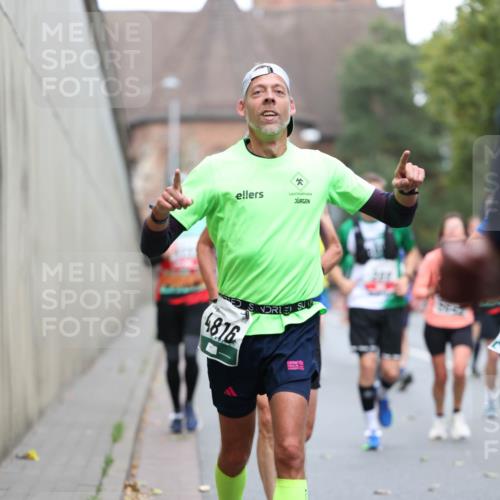 05.10.2025 - 20. swb-Marathon Bremen Michael Strokosch http://msf.ph/oto/9215160 05.10.2025 12:42:40 Laufen 48, 16 meine-sportfotos.de