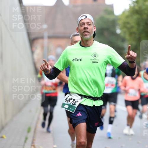 05.10.2025 - 20. swb-Marathon Bremen Michael Strokosch http://msf.ph/oto/9215161 05.10.2025 12:42:40 Laufen 4876 meine-sportfotos.de