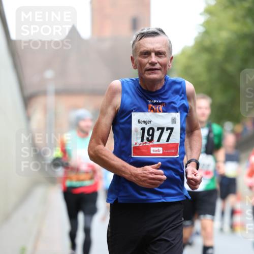 05.10.2025 - 20. swb-Marathon Bremen Michael Strokosch http://msf.ph/oto/9215164 05.10.2025 12:42:42 Laufen 1977 meine-sportfotos.de