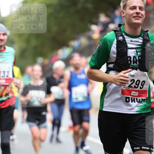 05.10.2025 - 20. swb-Marathon Bremen Michael Strokosch http://msf.ph/oto/9215168 05.10.2025 12:42:44 Laufen 32, 299, 10 meine-sportfotos.de