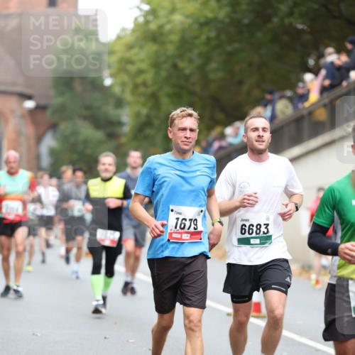 05.10.2025 - 20. swb-Marathon Bremen Michael Strokosch http://msf.ph/oto/9215171 05.10.2025 12:42:47 Laufen 1679, 6683 meine-sportfotos.de