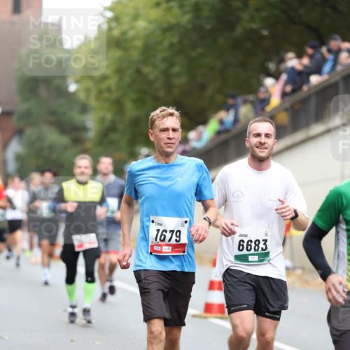 05.10.2025 - 20. swb-Marathon Bremen Michael Strokosch http://msf.ph/oto/9215172 05.10.2025 12:42:48 Laufen 1679, 6683 meine-sportfotos.de