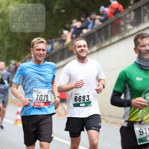 05.10.2025 - 20. swb-Marathon Bremen Michael Strokosch http://msf.ph/oto/9215173 05.10.2025 12:42:48 Laufen 1679, 6683, 915 meine-sportfotos.de