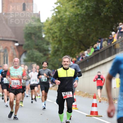 05.10.2025 - 20. swb-Marathon Bremen Michael Strokosch http://msf.ph/oto/9215174 05.10.2025 12:42:49 Laufen 2158, 1276, 1825 meine-sportfotos.de