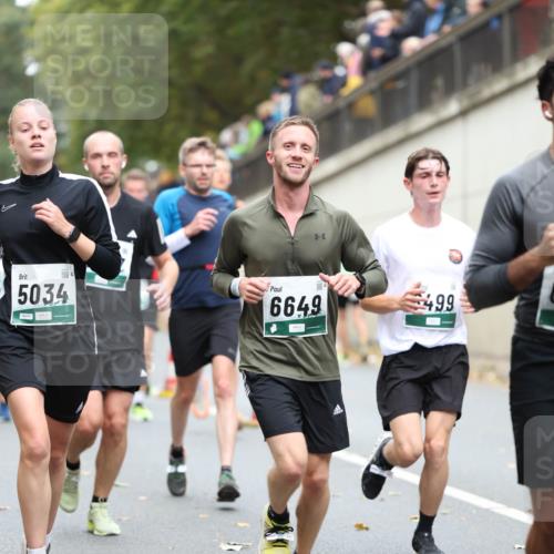 05.10.2025 - 20. swb-Marathon Bremen Michael Strokosch http://msf.ph/oto/9215183 05.10.2025 12:42:54 Laufen 5034, 6649, 9, 499 meine-sportfotos.de
