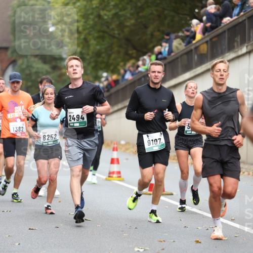 05.10.2025 - 20. swb-Marathon Bremen Michael Strokosch http://msf.ph/oto/9215187 05.10.2025 12:42:56 Laufen 1382, 8252, 2494, 9107 meine-sportfotos.de