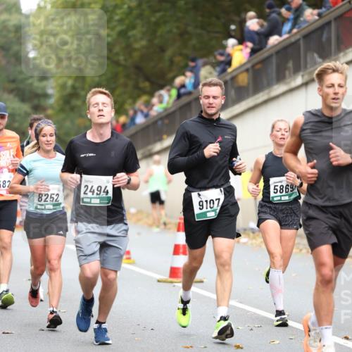 05.10.2025 - 20. swb-Marathon Bremen Michael Strokosch http://msf.ph/oto/9215189 05.10.2025 12:42:57 Laufen 382, 8252, 2494, 5869, 9107 meine-sportfotos.de