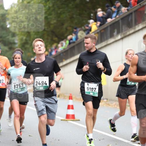 05.10.2025 - 20. swb-Marathon Bremen Michael Strokosch http://msf.ph/oto/9215190 05.10.2025 12:42:57 Laufen 82, 8252, 921, 2494, 9107 meine-sportfotos.de