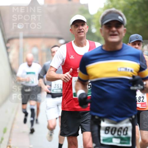 05.10.2025 - 20. swb-Marathon Bremen Michael Strokosch http://msf.ph/oto/9215195 05.10.2025 12:42:59 Laufen 351, 15, 8060, 82 meine-sportfotos.de