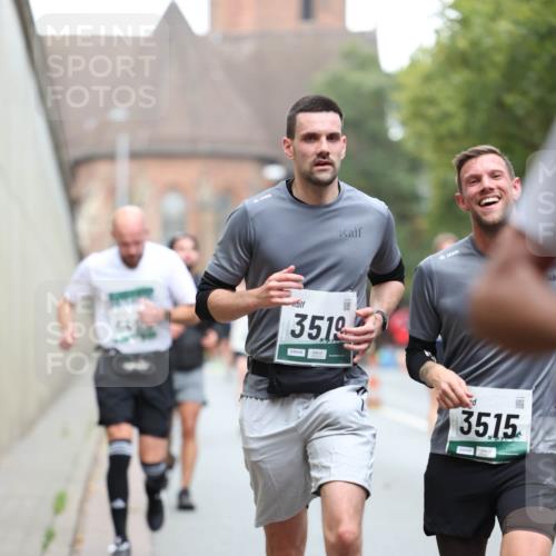 05.10.2025 - 20. swb-Marathon Bremen Michael Strokosch http://msf.ph/oto/9215198 05.10.2025 12:43:00 Laufen 35, 19, 04448, 35, 15 meine-sportfotos.de