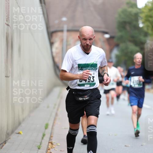 05.10.2025 - 20. swb-Marathon Bremen Michael Strokosch http://msf.ph/oto/9215201 05.10.2025 12:43:02 Laufen 93 meine-sportfotos.de