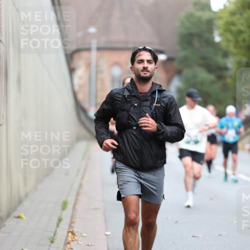 05.10.2025 - 20. swb-Marathon Bremen Michael Strokosch http://msf.ph/oto/9215205 05.10.2025 12:43:04 Laufen  meine-sportfotos.de