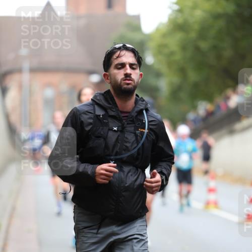 05.10.2025 - 20. swb-Marathon Bremen Michael Strokosch http://msf.ph/oto/9215207 05.10.2025 12:43:05 Laufen  meine-sportfotos.de