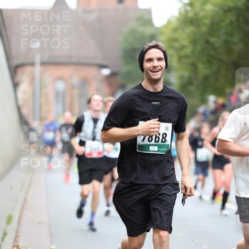 05.10.2025 - 20. swb-Marathon Bremen Michael Strokosch http://msf.ph/oto/9215209 05.10.2025 12:43:07 Laufen 7868 meine-sportfotos.de