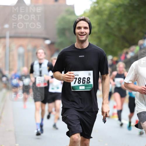 05.10.2025 - 20. swb-Marathon Bremen Michael Strokosch http://msf.ph/oto/9215210 05.10.2025 12:43:07 Laufen 7868 meine-sportfotos.de