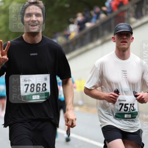 05.10.2025 - 20. swb-Marathon Bremen Michael Strokosch http://msf.ph/oto/9215211 05.10.2025 12:43:08 Laufen 247, 7868, 7513 meine-sportfotos.de