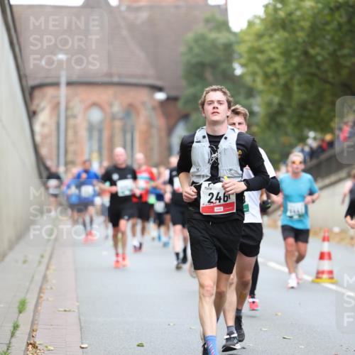 05.10.2025 - 20. swb-Marathon Bremen Michael Strokosch http://msf.ph/oto/9215212 05.10.2025 12:43:09 Laufen 246 meine-sportfotos.de