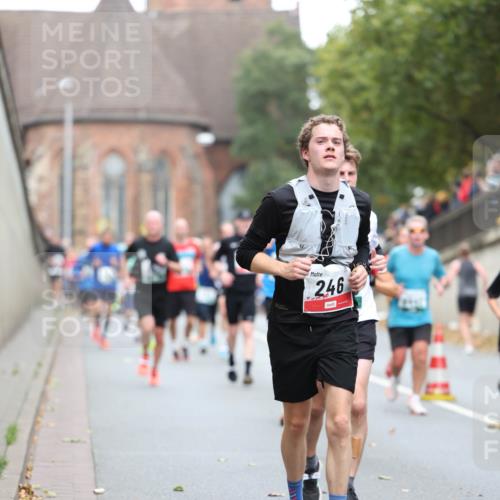05.10.2025 - 20. swb-Marathon Bremen Michael Strokosch http://msf.ph/oto/9215213 05.10.2025 12:43:09 Laufen 246 meine-sportfotos.de