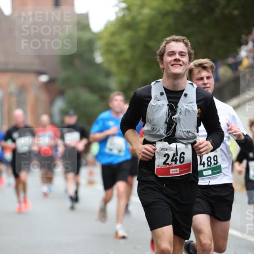 05.10.2025 - 20. swb-Marathon Bremen Michael Strokosch http://msf.ph/oto/9215214 05.10.2025 12:43:10 Laufen 246, 489 meine-sportfotos.de