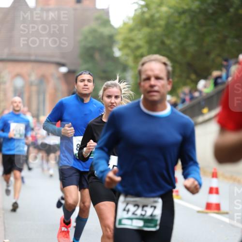 05.10.2025 - 20. swb-Marathon Bremen Michael Strokosch http://msf.ph/oto/9215227 05.10.2025 12:43:18 Laufen 8, 4252 meine-sportfotos.de