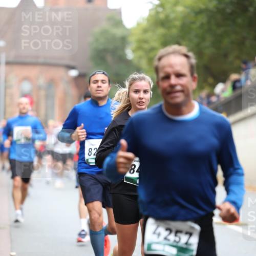 05.10.2025 - 20. swb-Marathon Bremen Michael Strokosch http://msf.ph/oto/9215228 05.10.2025 12:43:19 Laufen 82, 84, 4257 meine-sportfotos.de