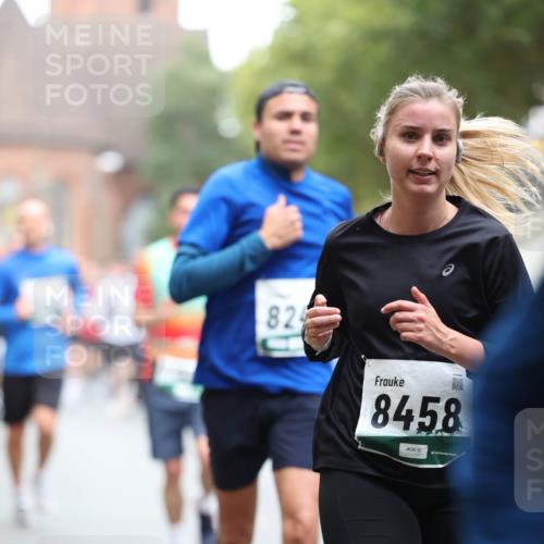 05.10.2025 - 20. swb-Marathon Bremen Michael Strokosch http://msf.ph/oto/9215230 05.10.2025 12:43:20 Laufen 824, 8458 meine-sportfotos.de