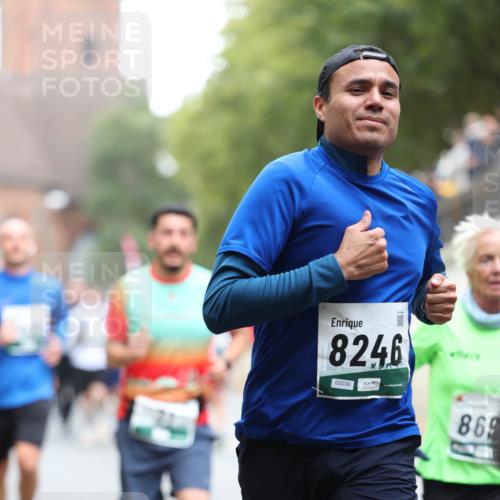 05.10.2025 - 20. swb-Marathon Bremen Michael Strokosch http://msf.ph/oto/9215232 05.10.2025 12:43:20 Laufen 8246, 05036, 869 meine-sportfotos.de