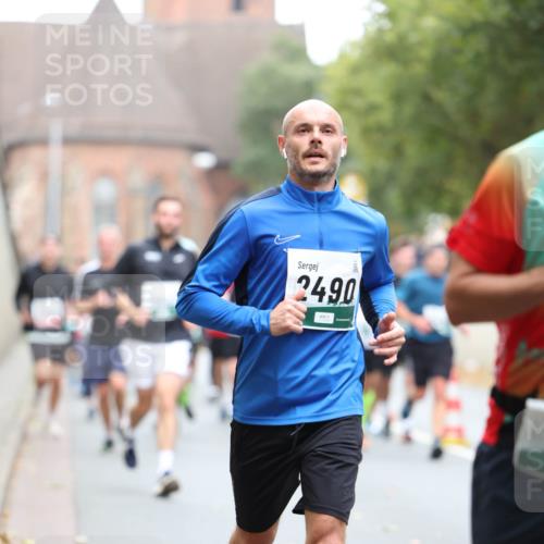 05.10.2025 - 20. swb-Marathon Bremen Michael Strokosch http://msf.ph/oto/9215235 05.10.2025 12:43:22 Laufen 2490 meine-sportfotos.de