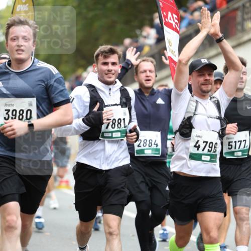 05.10.2025 - 20. swb-Marathon Bremen Michael Strokosch http://msf.ph/oto/9215239 05.10.2025 12:43:26 Laufen 3980, 1, 45, 7881, 2884, 4796, 5177 meine-sportfotos.de