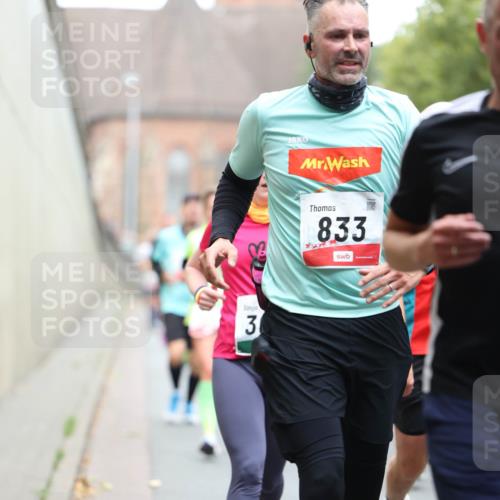05.10.2025 - 20. swb-Marathon Bremen Michael Strokosch http://msf.ph/oto/9215243 05.10.2025 12:43:28 Laufen 30, 833 meine-sportfotos.de