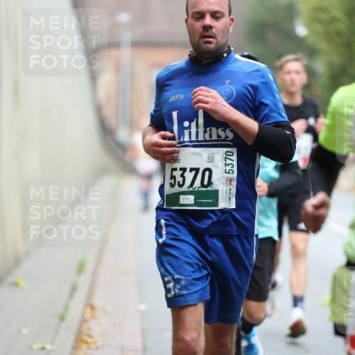05.10.2025 - 20. swb-Marathon Bremen Michael Strokosch http://msf.ph/oto/9215249 05.10.2025 12:43:32 Laufen 5370, 5370 meine-sportfotos.de