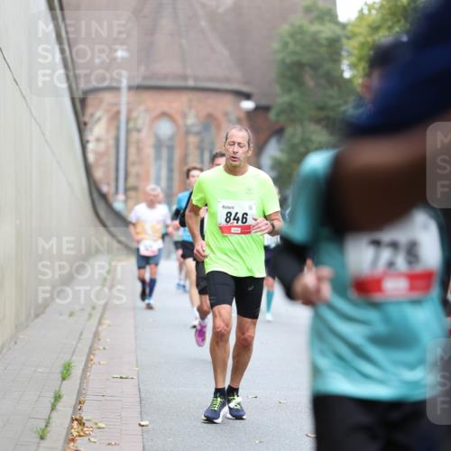 05.10.2025 - 20. swb-Marathon Bremen Michael Strokosch http://msf.ph/oto/9215251 05.10.2025 12:43:33 Laufen 846, 726 meine-sportfotos.de