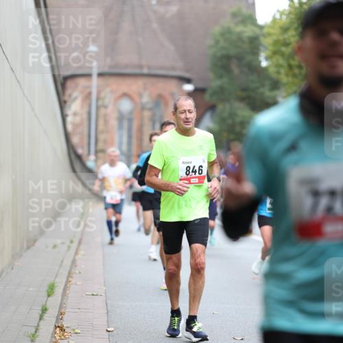 05.10.2025 - 20. swb-Marathon Bremen Michael Strokosch http://msf.ph/oto/9215252 05.10.2025 12:43:33 Laufen 846, 72 meine-sportfotos.de