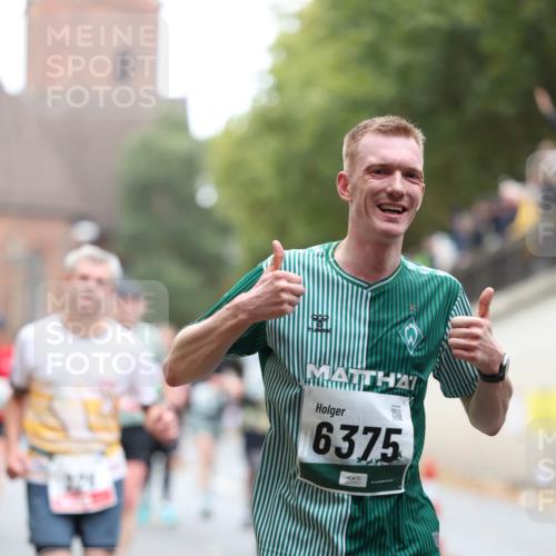 05.10.2025 - 20. swb-Marathon Bremen Michael Strokosch http://msf.ph/oto/9215259 05.10.2025 12:43:42 Laufen 6375 meine-sportfotos.de