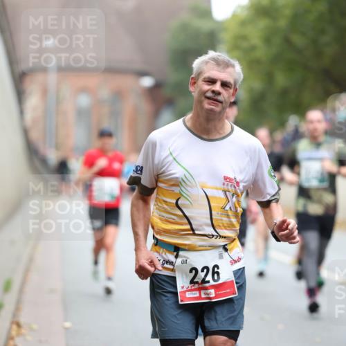 05.10.2025 - 20. swb-Marathon Bremen Michael Strokosch http://msf.ph/oto/9215262 05.10.2025 12:43:43 Laufen 226, 01644 meine-sportfotos.de