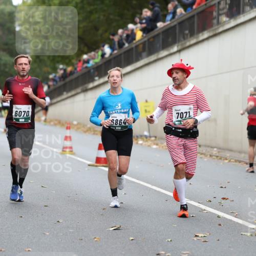 05.10.2025 - 20. swb-Marathon Bremen Michael Strokosch http://msf.ph/oto/9215267 05.10.2025 12:43:53 Laufen 7106, 6070, 6864, 7071 meine-sportfotos.de