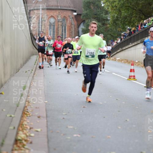 05.10.2025 - 20. swb-Marathon Bremen Michael Strokosch http://msf.ph/oto/9215269 05.10.2025 12:43:56 Laufen 1471, 2240, 1843, 5469, 6176, 7196, 9 meine-sportfotos.de