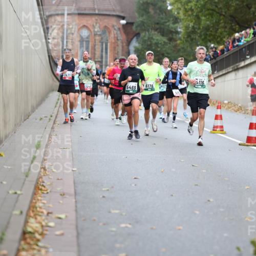 05.10.2025 - 20. swb-Marathon Bremen Michael Strokosch http://msf.ph/oto/9215271 05.10.2025 12:43:58 Laufen 1471, 116, 2240, 5469, 6176, 9, 415 meine-sportfotos.de