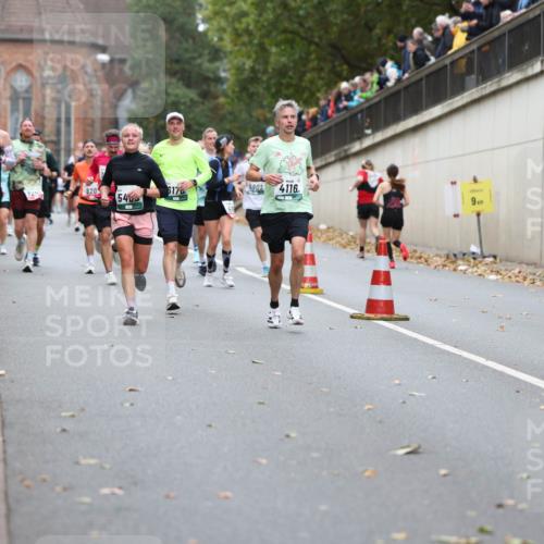 05.10.2025 - 20. swb-Marathon Bremen Michael Strokosch http://msf.ph/oto/9215272 05.10.2025 12:43:59 Laufen 1471, 2250, 820, 6176, 5907, 4116, 54, 9 meine-sportfotos.de