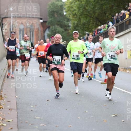 05.10.2025 - 20. swb-Marathon Bremen Michael Strokosch http://msf.ph/oto/9215276 05.10.2025 12:44:01 Laufen 1471, 820, 2240, 6176, 5469, 15, 716, 4116, 9 meine-sportfotos.de