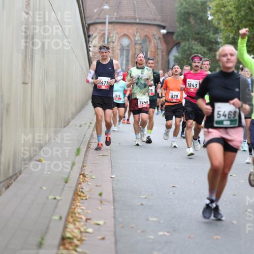 05.10.2025 - 20. swb-Marathon Bremen Michael Strokosch http://msf.ph/oto/9215279 05.10.2025 12:44:02 Laufen 471, 1619, 2240, 1843, 1, 105, 820, 6176, 2716, 5469 meine-sportfotos.de
