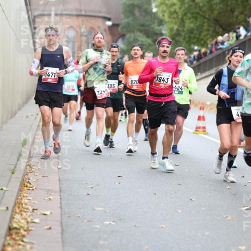 05.10.2025 - 20. swb-Marathon Bremen Michael Strokosch http://msf.ph/oto/9215282 05.10.2025 12:44:03 Laufen 1471, 1619, 600, 305, 2240, 820, 1843, 484, 4, 27 meine-sportfotos.de
