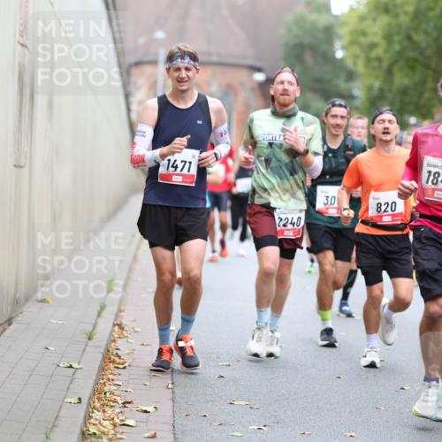05.10.2025 - 20. swb-Marathon Bremen Michael Strokosch http://msf.ph/oto/9215286 05.10.2025 12:44:05 Laufen 1471, 2240, 1, 30, 820, 1843, 484 meine-sportfotos.de