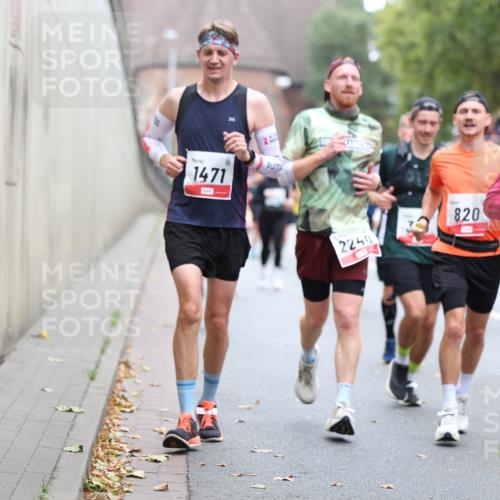 05.10.2025 - 20. swb-Marathon Bremen Michael Strokosch http://msf.ph/oto/9215288 05.10.2025 12:44:05 Laufen 1471, 2000, 2240, 820, 00524, 43 meine-sportfotos.de